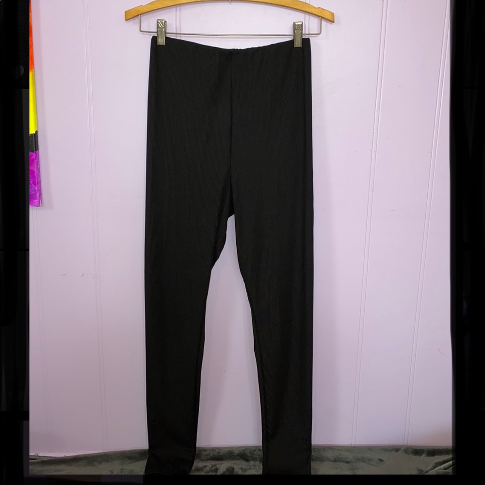 COMFY HIGH WAISTED LEGGINGS! - Picture 2 of 4